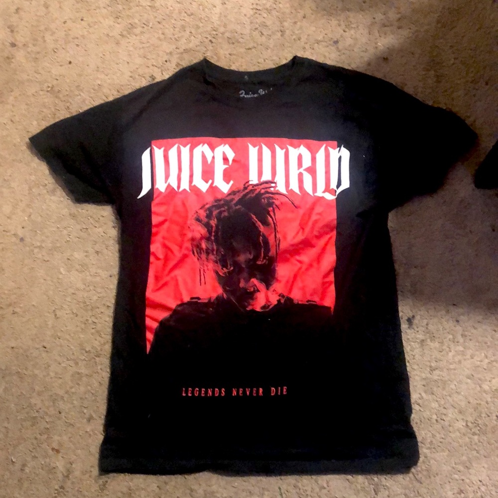 juice wrld t shirt from spencers “legends never die”